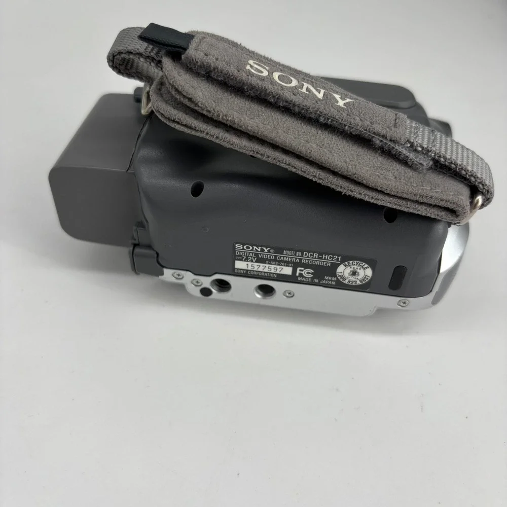 VTG Sony Handycam DCR-HC21 Camcorder Silver MiniDV 20x Optical Zoom Bundle Y2K